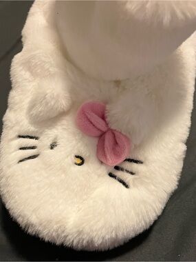 Hello Kitty Plush Cutzie Slipper Boots Fluffy shoe size 8-10